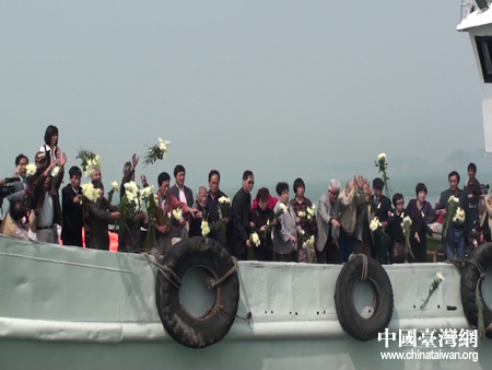 太平轮遇难者海祭仪式在舟山海域举办